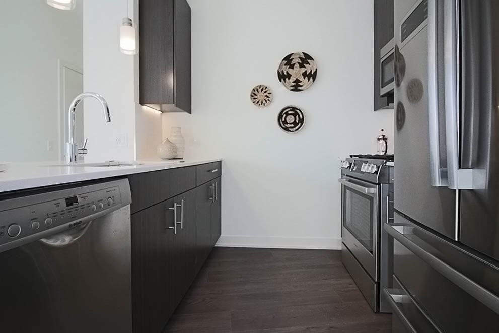 429 N Park Dr - Photo 3 of 9