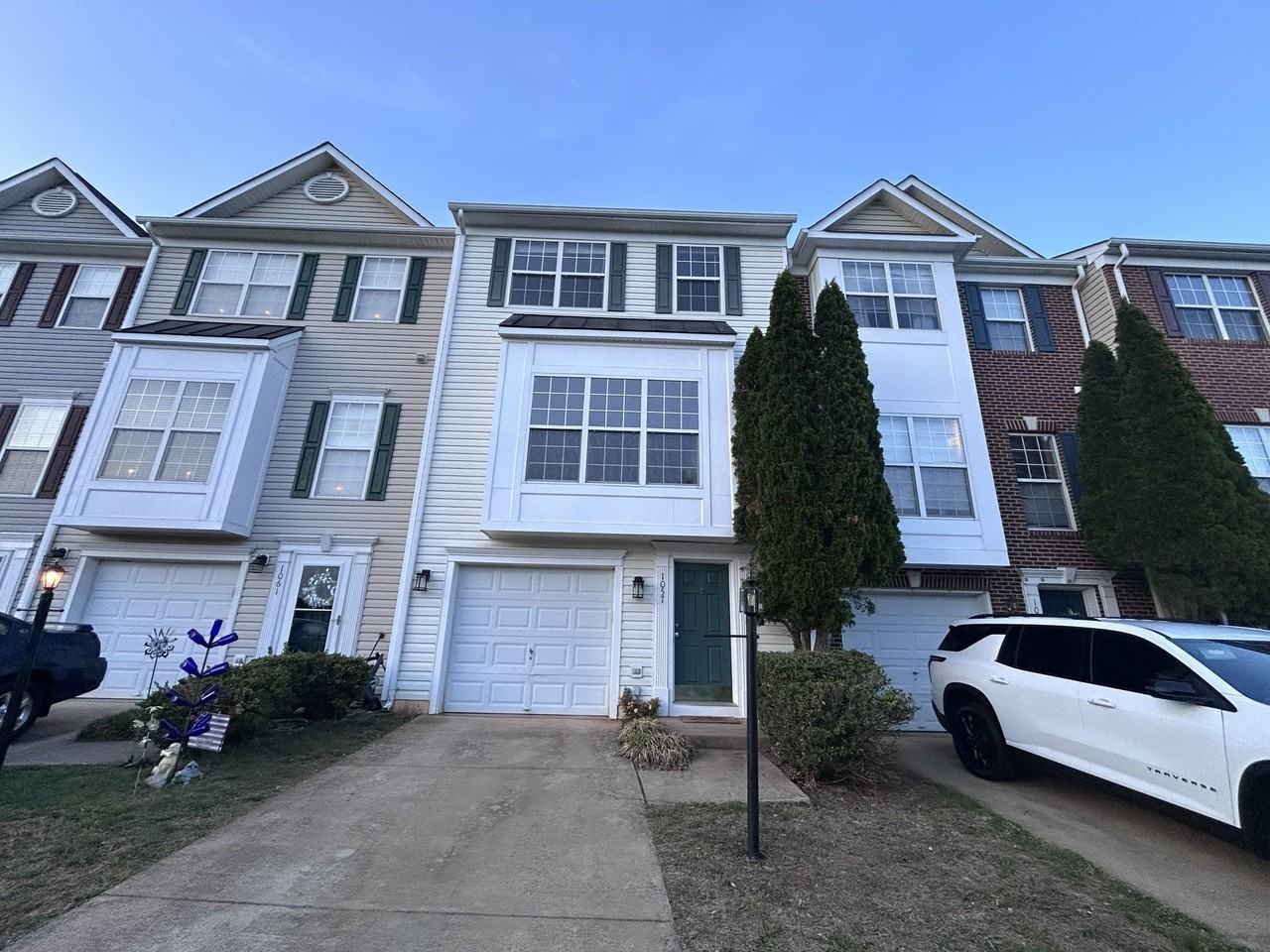 1057 Lake Pelham Dr - Photo 3 of 20