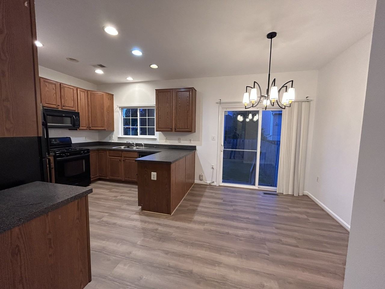 1057 Lake Pelham Dr - Photo 5 of 20