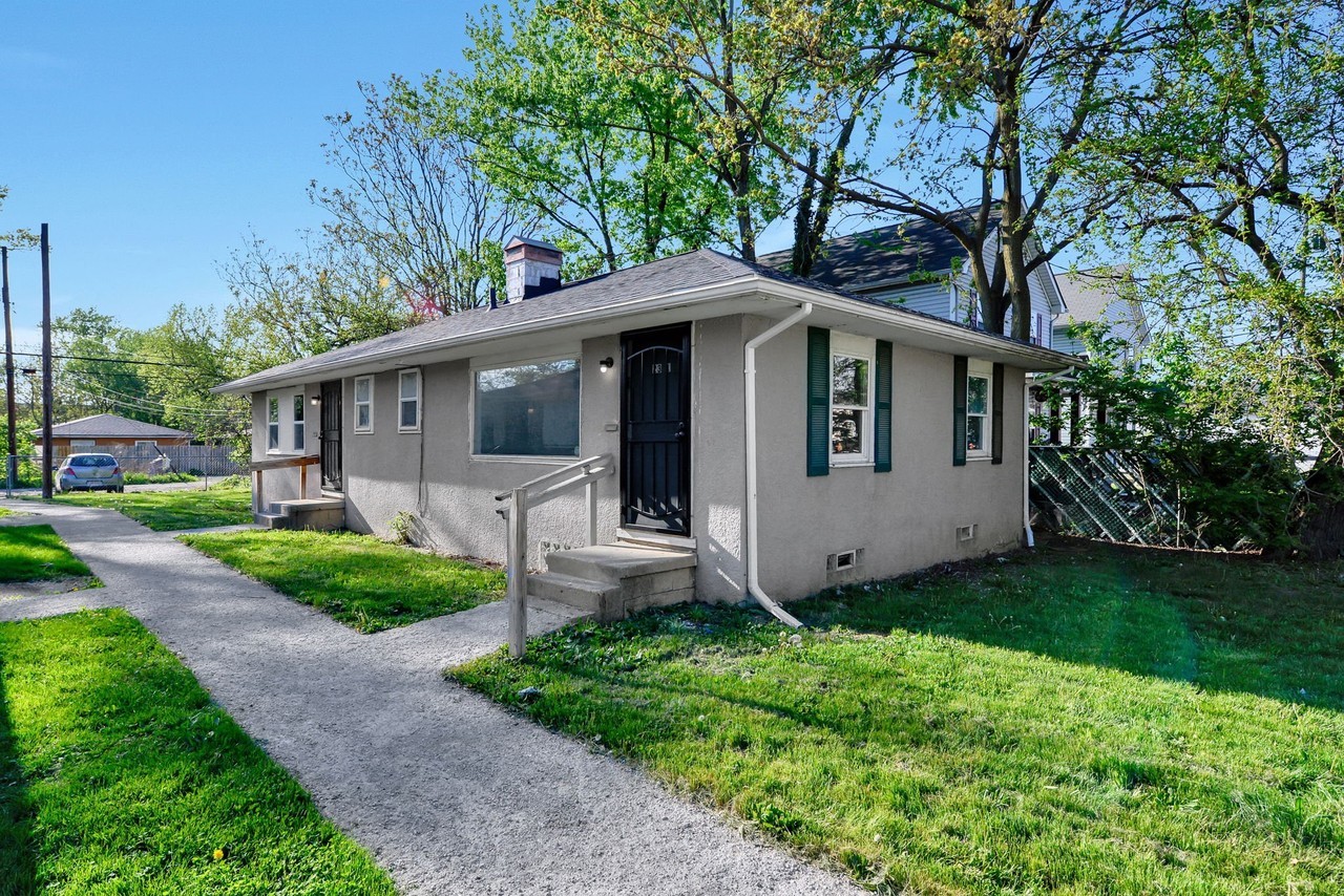 2383 Hiawatha Park Dr #2383 - Photo 2 of 13