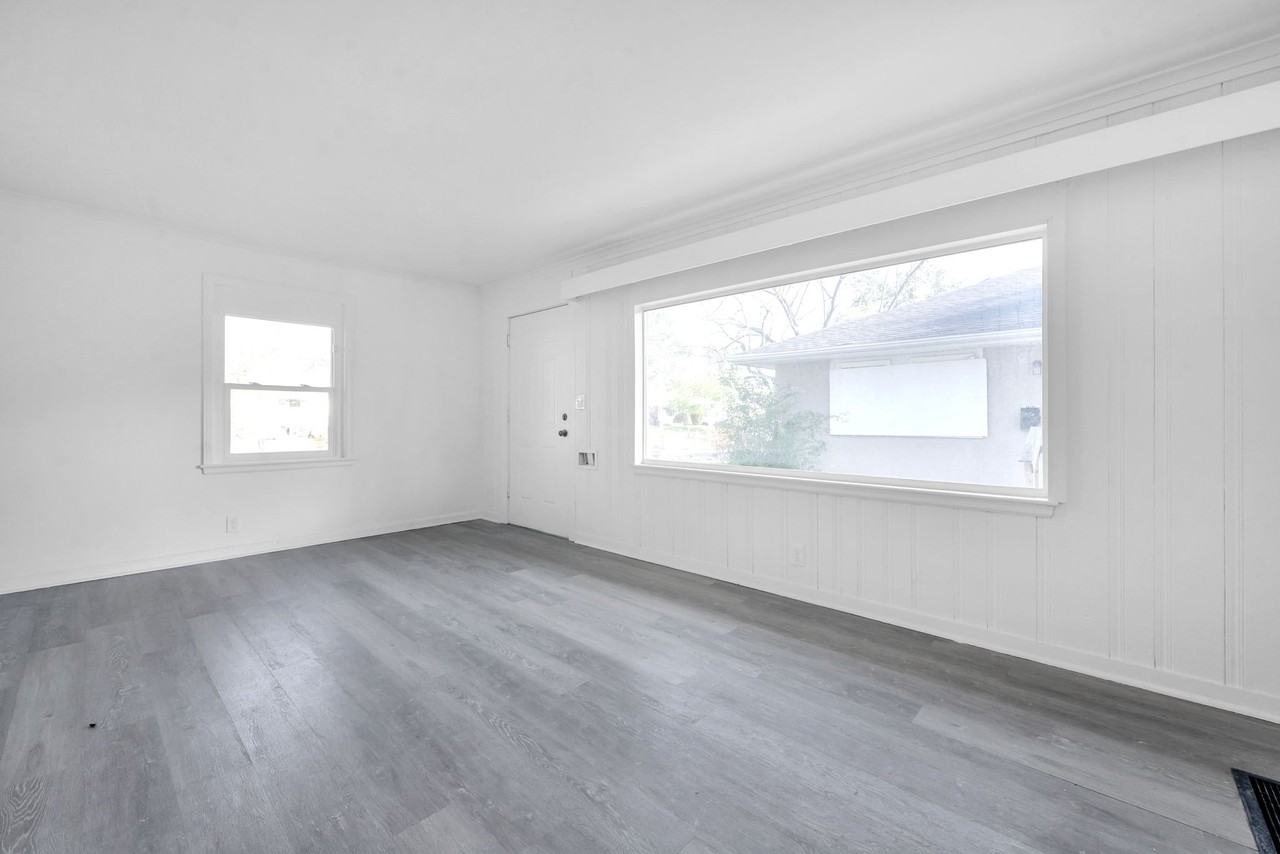 2383 Hiawatha Park Dr #2383 - Photo 3 of 13