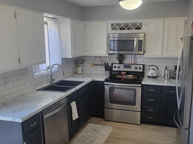 2331 Sw 18th St - Photo 2 of 10