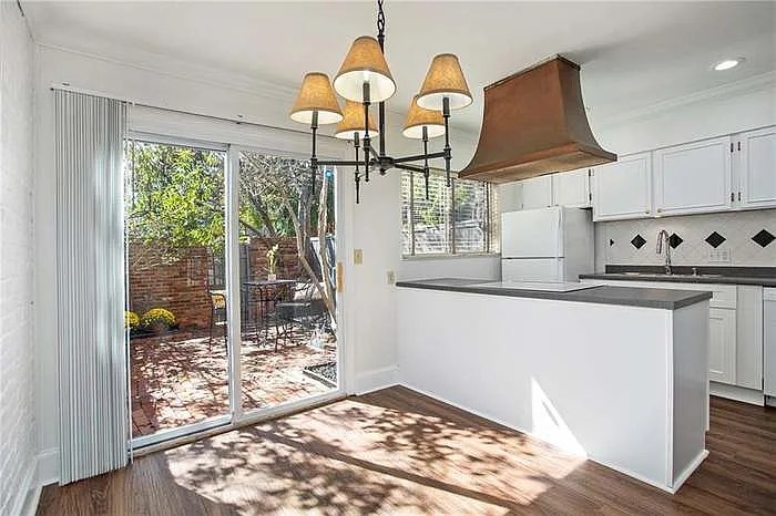 3121 Colonial Way #E - Photo 2 of 12