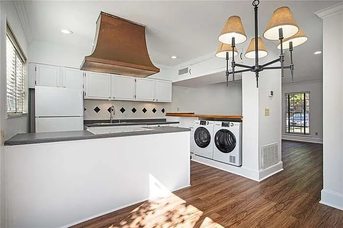 3121 Colonial Way #E - Photo 3 of 12