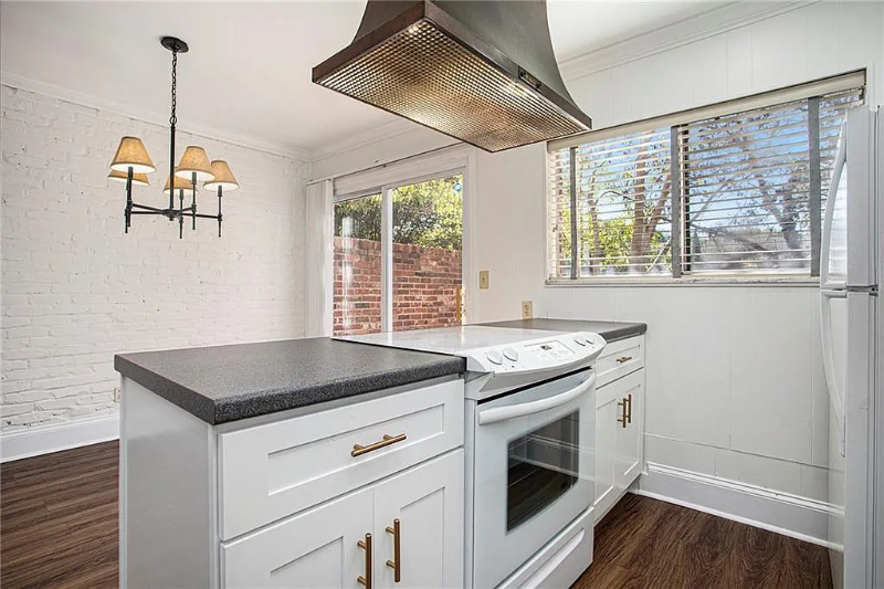 3121 Colonial Way #E - Photo 5 of 12
