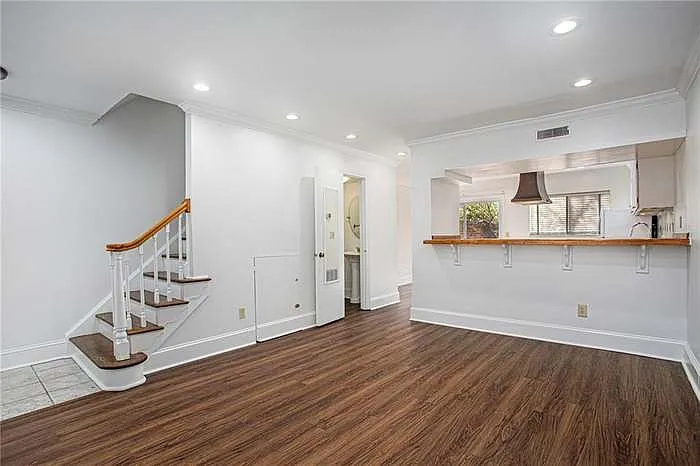 3121 Colonial Way #E - Photo 6 of 12