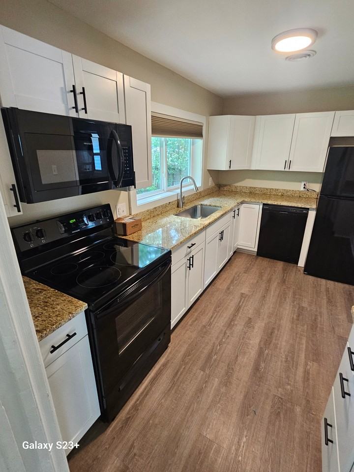 1708 Clarkson Ave - Photo 4 of 16
