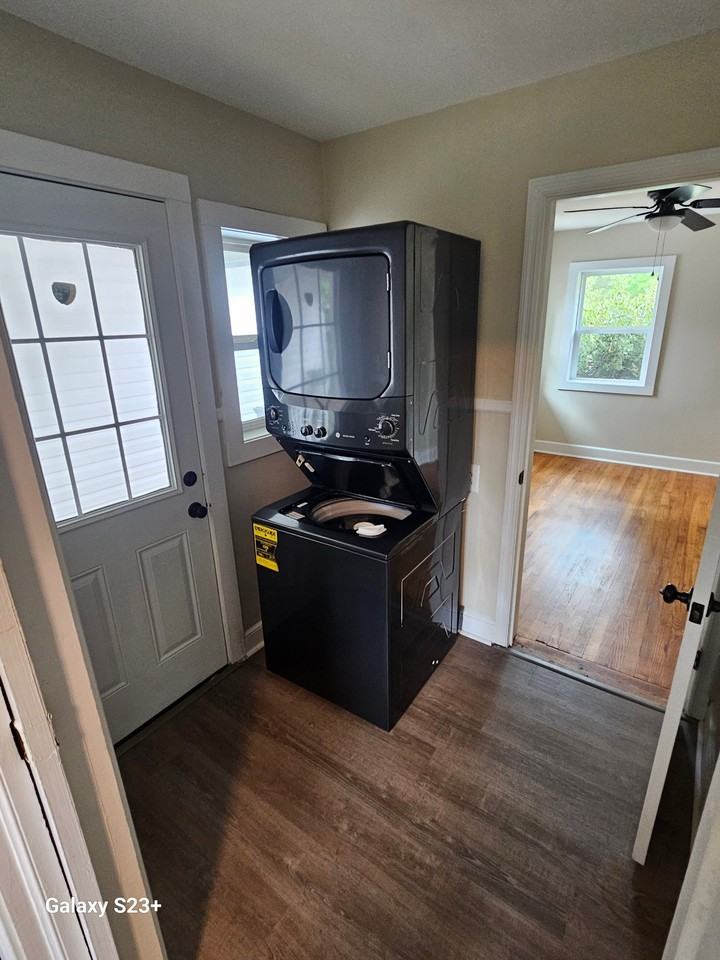 1708 Clarkson Ave - Photo 6 of 16