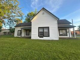 featured image of 426 N Clements St