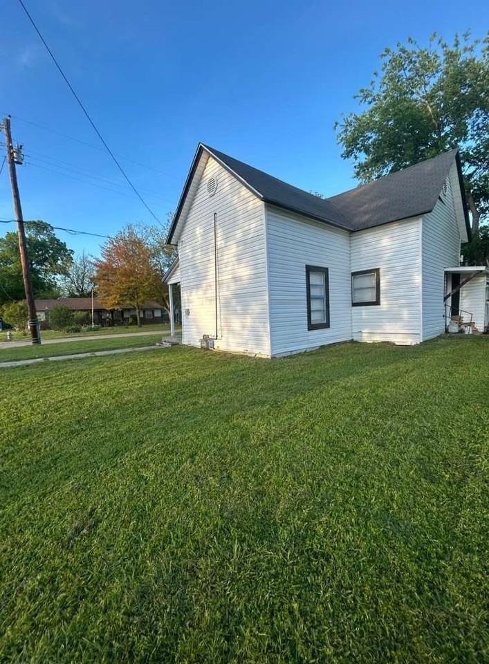 426 N Clements St - Photo 2 of 13
