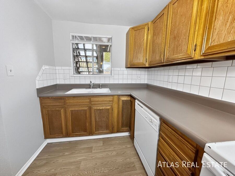 459 El Paso Blvd #B - Photo 2 of 23