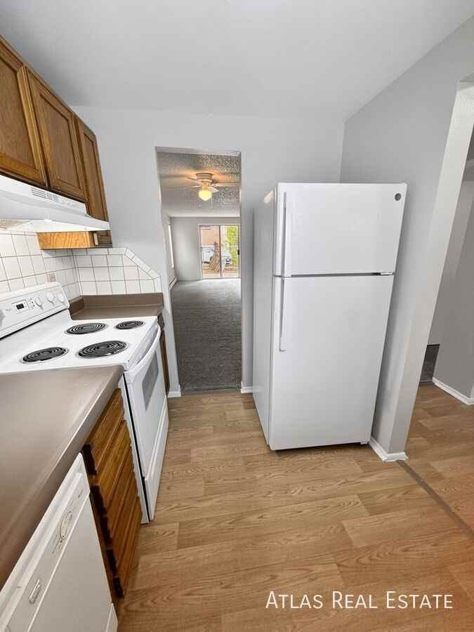 459 El Paso Blvd #B - Photo 3 of 23
