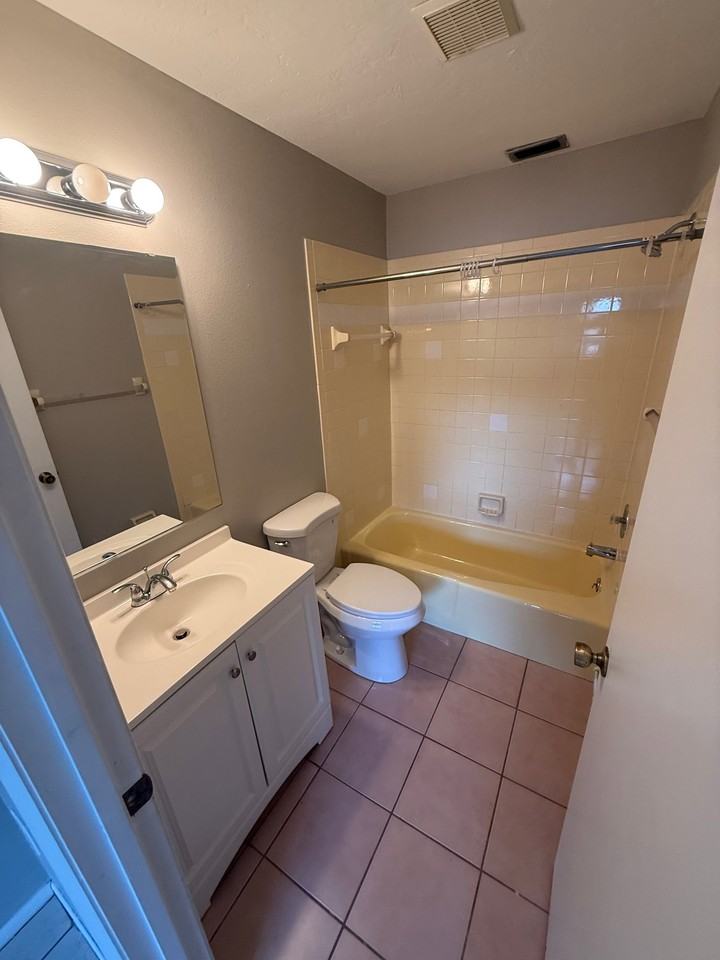 1755 Florence Ave - Photo 5 of 8