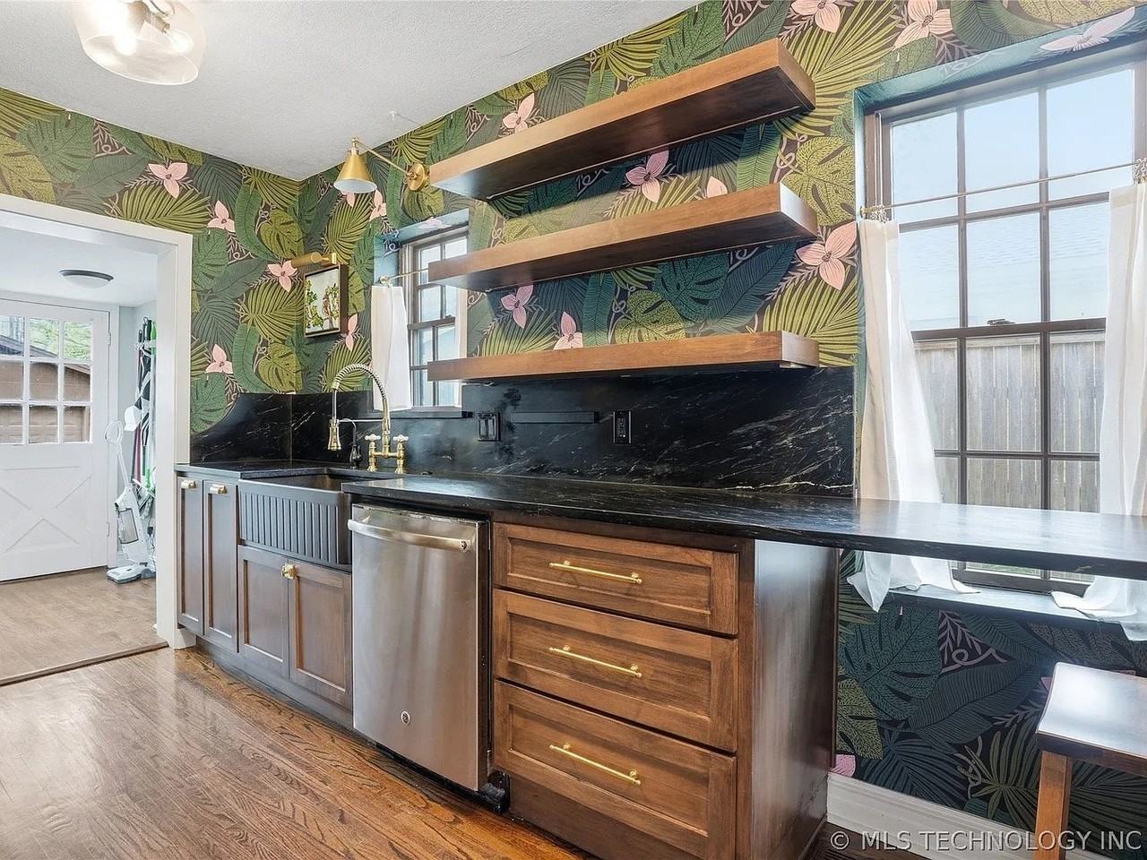 1623 S Victor Ave - Photo 2 of 13