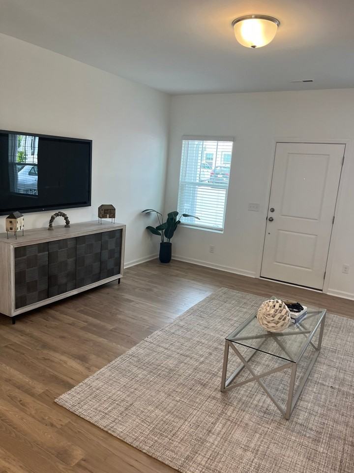230 Banbury Ln - Photo 6 of 20