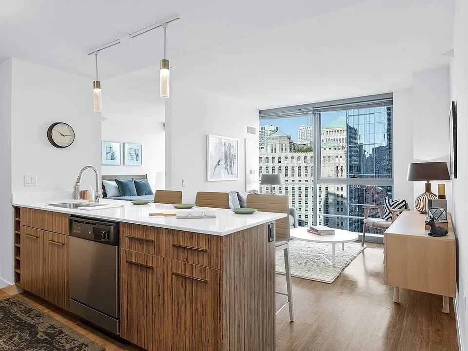 349 W Wolf Point Plz - Photo 4 of 18