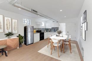 308 W Queen Ln - Photo 1 of 1