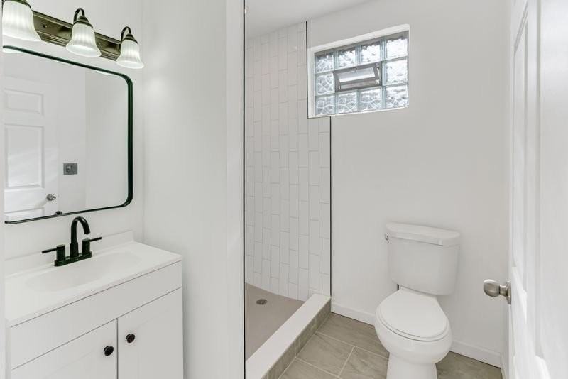 308 W Queen Ln - Photo 4 of 15