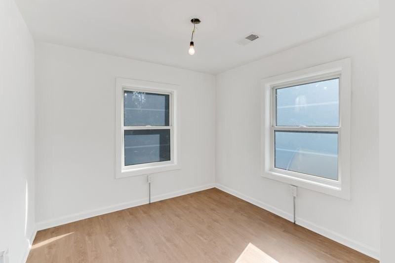 308 W Queen Ln - Photo 5 of 15