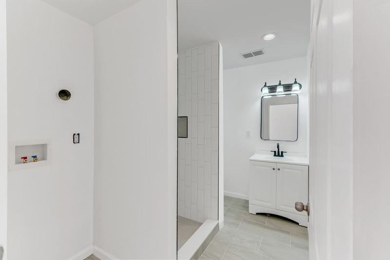 308 W Queen Ln - Photo 6 of 15