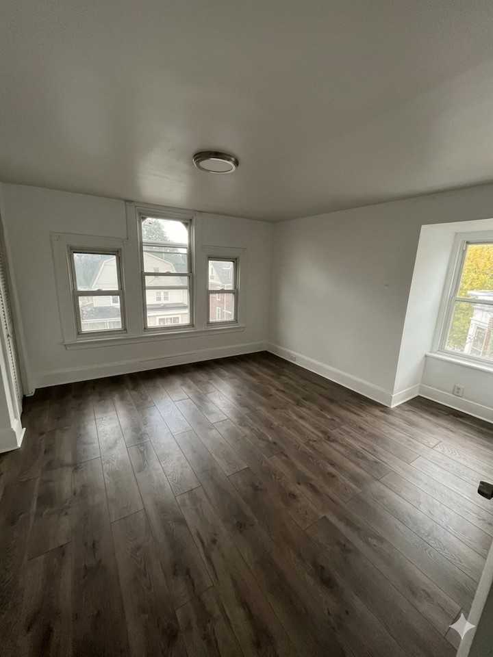 1331 72nd Ave #A - Photo 3 of 8