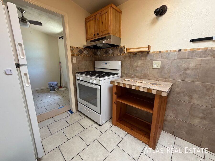 1932 S Campbell Ave - Photo 2 of 26
