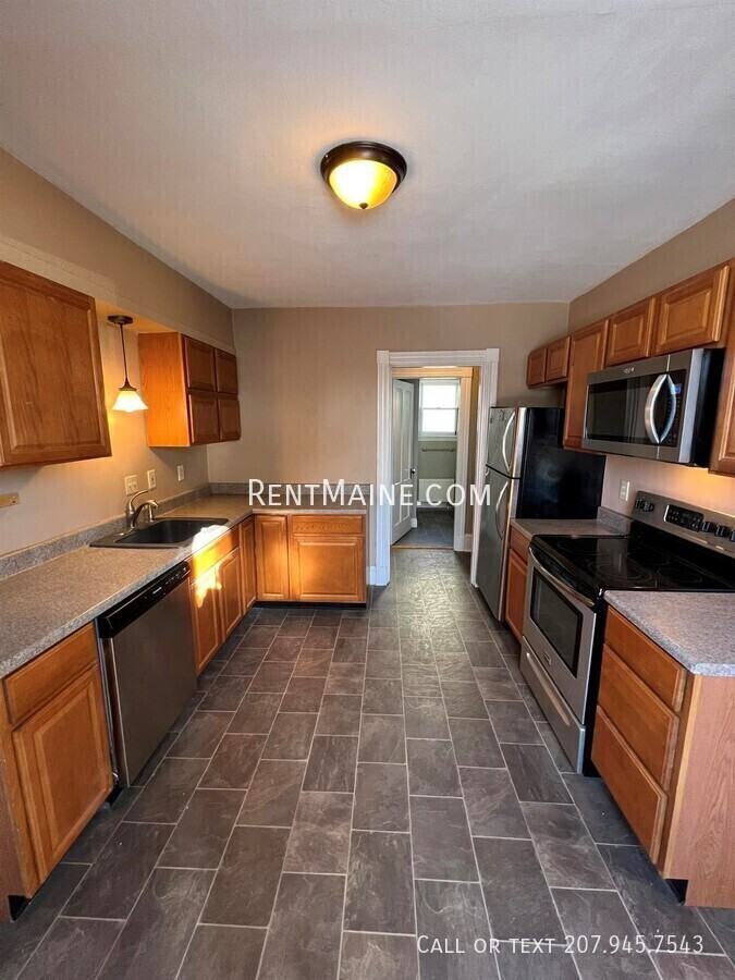 88 Otis St - Photo 2 of 11