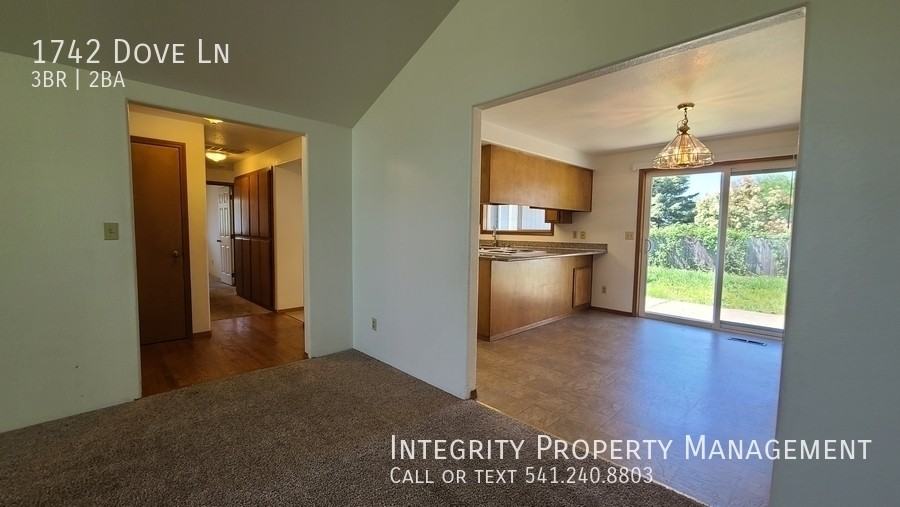1742 Dove Ln - Photo 7 of 23
