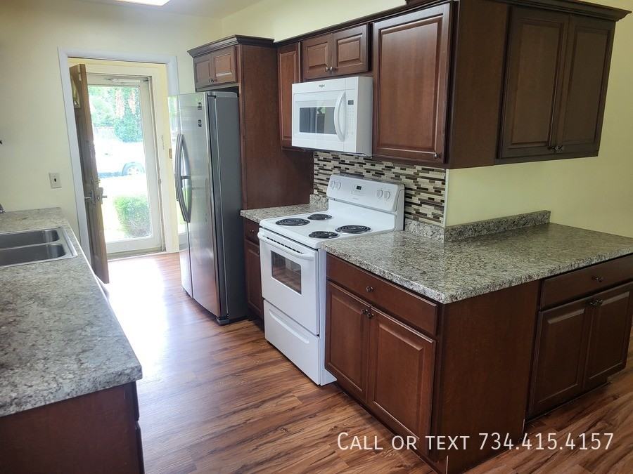 2863 Marshall St - Photo 3 of 41