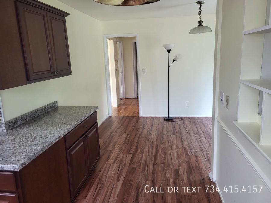 2863 Marshall St - Photo 5 of 41