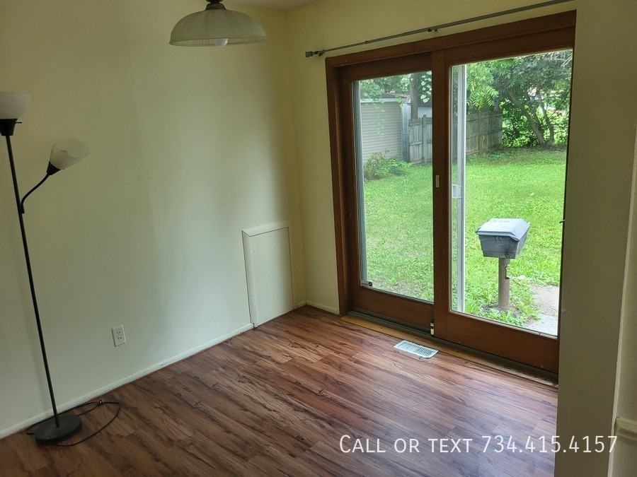 2863 Marshall St - Photo 6 of 41