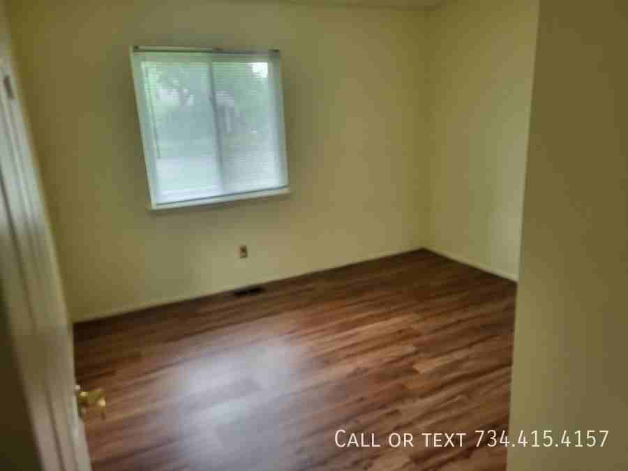 2863 Marshall St - Photo 7 of 41