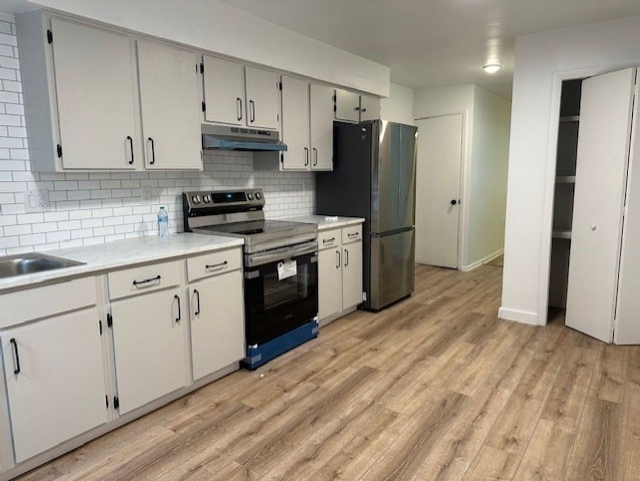 137 Hoerner St - Photo 4 of 14