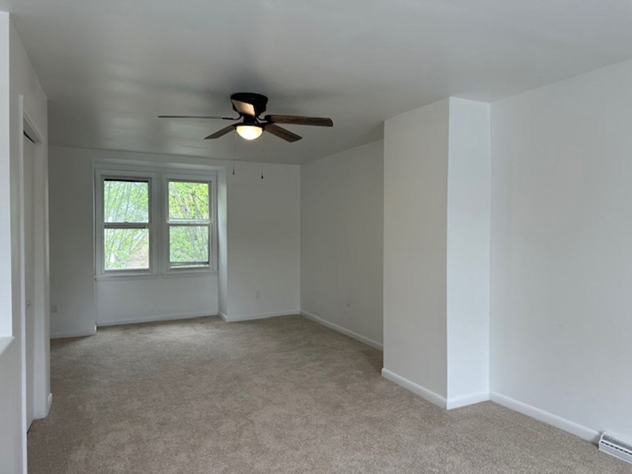 137 Hoerner St - Photo 6 of 14