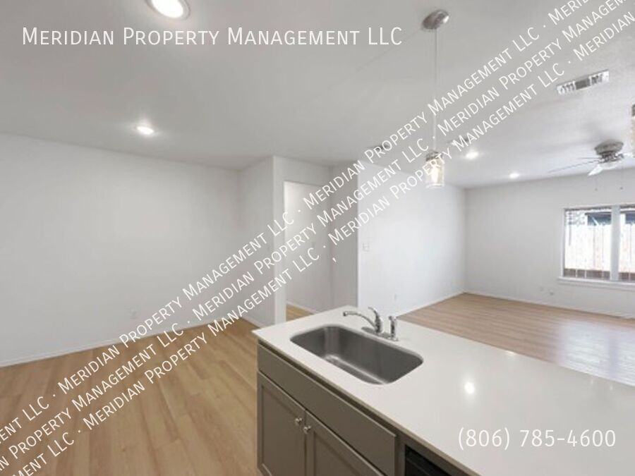 5502 Itasca St #A - Photo 7 of 31