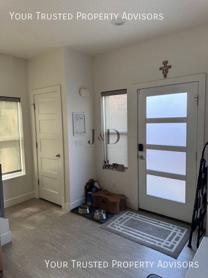 447 N Beaumont Ct - Photo 2 of 22