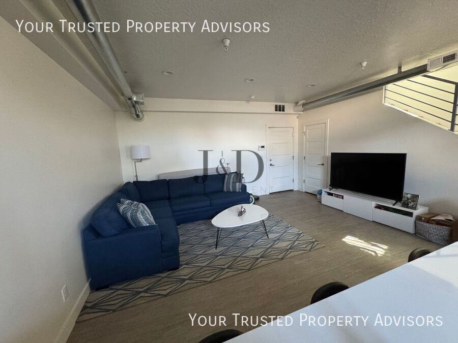 447 N Beaumont Ct - Photo 4 of 22