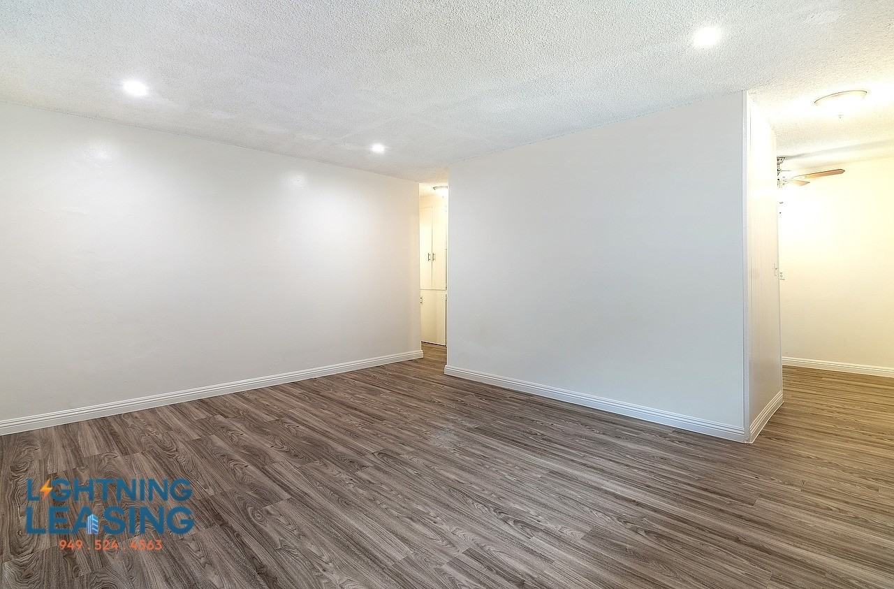 20437 1/2 Cohasset St #17A - Photo 5 of 10