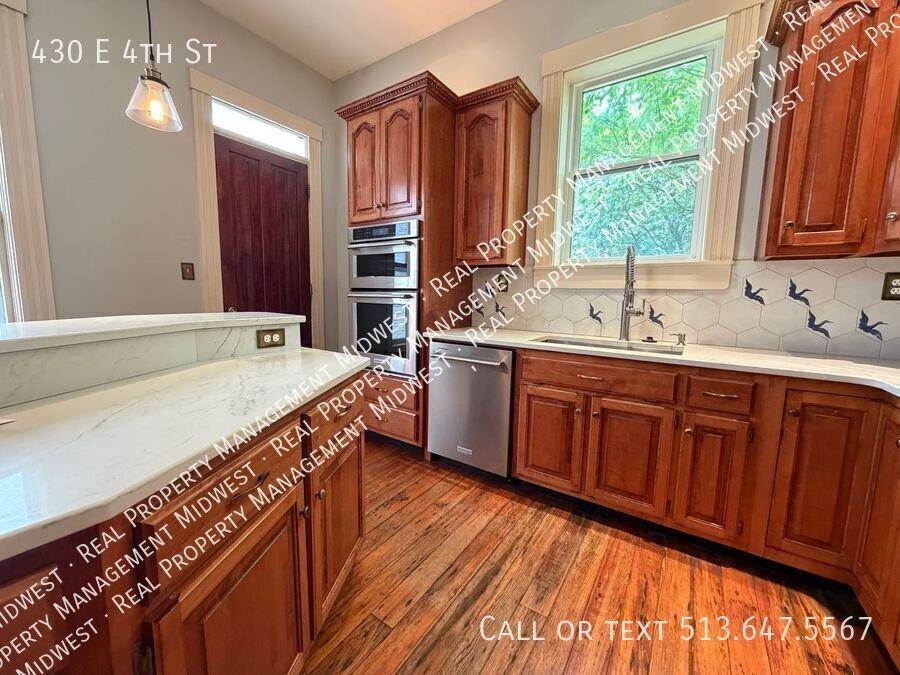 430 E 4th St - Photo 4 of 20