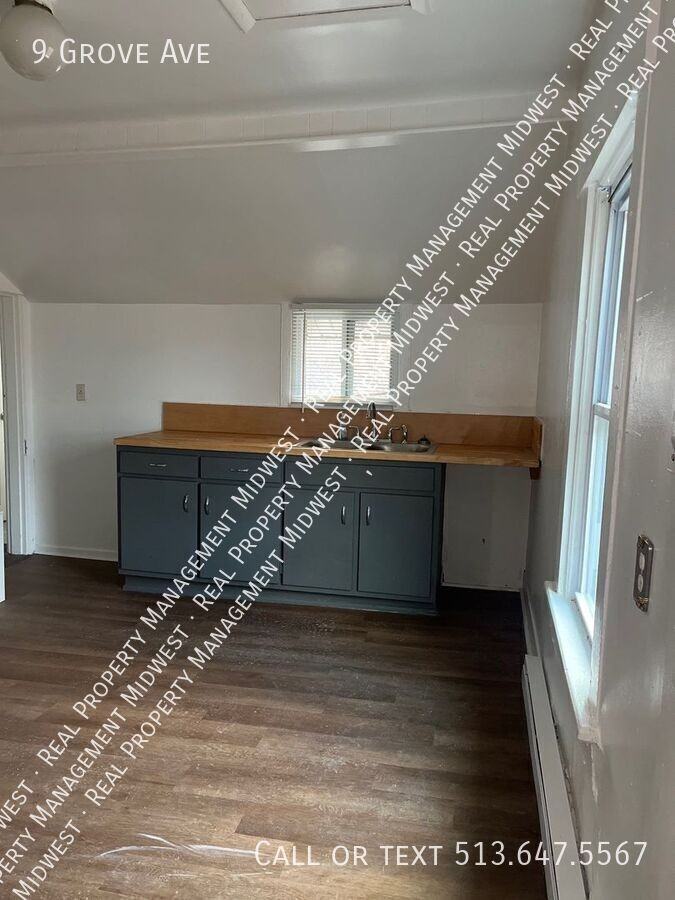 9 Grove Ave - Photo 5 of 14