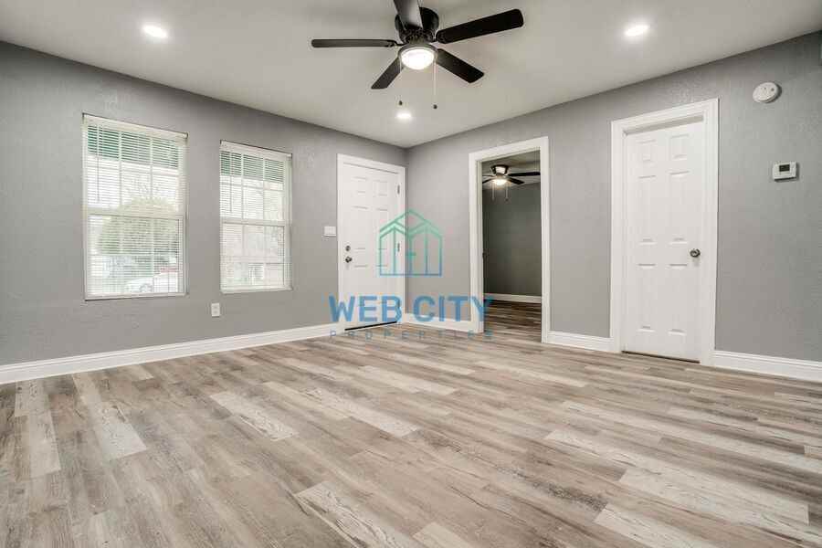 1618 Marfa Ave - Photo 2 of 12