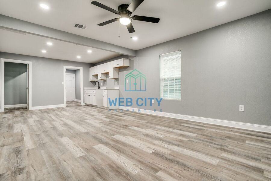 1618 Marfa Ave - Photo 3 of 12