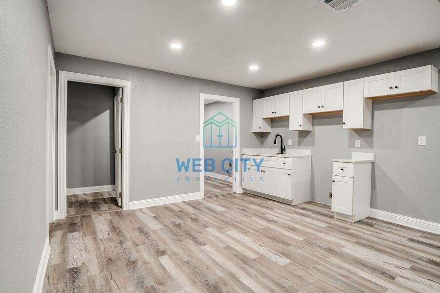 1618 Marfa Ave - Photo 5 of 12