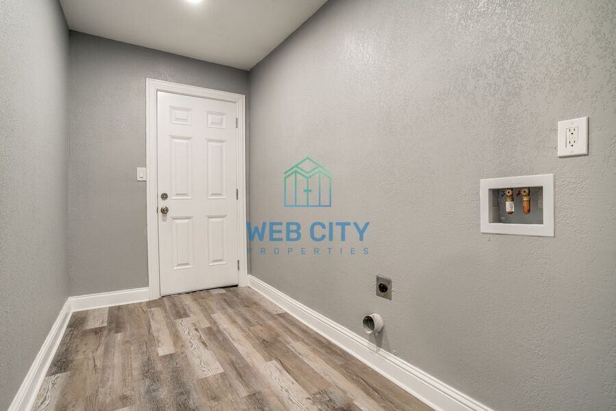 1618 Marfa Ave - Photo 6 of 12