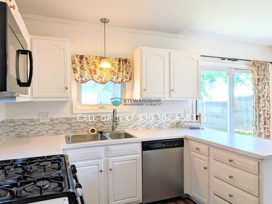 940 17th St Ne - Photo 2 of 27