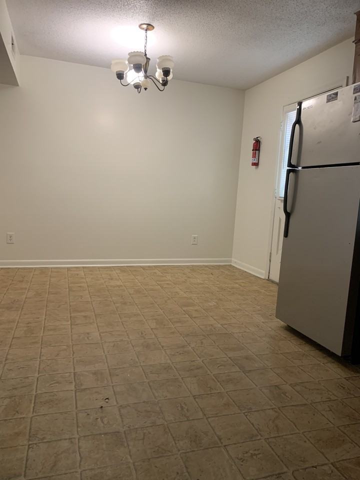 103 S College St Apt B #1 - Photo 4 of 20