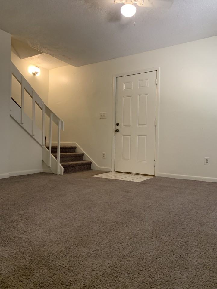 103 S College St Apt B #1 - Photo 5 of 20