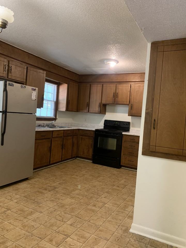 103 S College St Apt B #1 - Photo 6 of 20