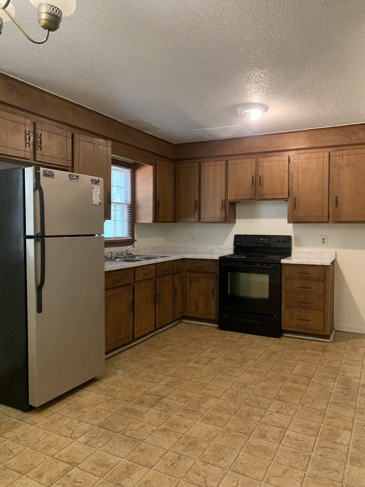 103 S College St Apt B #1 - Photo 7 of 20