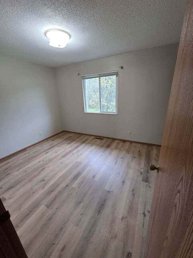 518 Century Ln - Photo 4 of 6